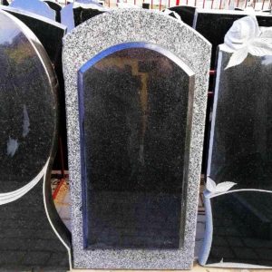 Памятник 44